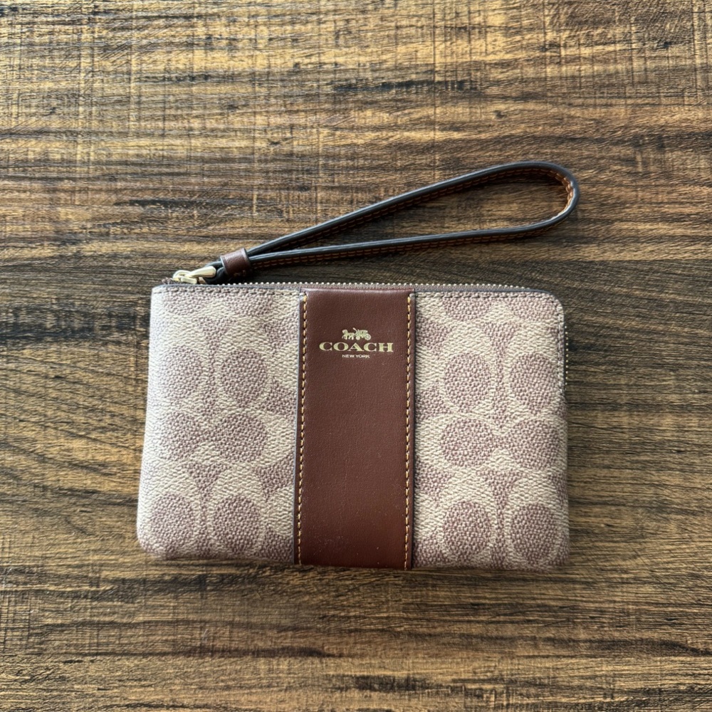 Coach Brown & Tan Wristlet 🤎